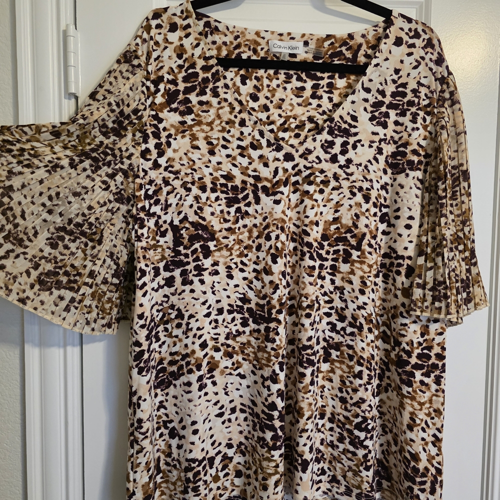 Calvin Klein Leopard Print V-Neck Blouse Size 2X Pleated Bell Sleeves